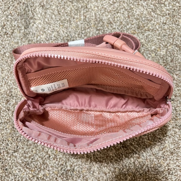 NWT Lululemon Everywhere Belt Bag “Pink Pastel (PNPA)” - Picture 5 of 7